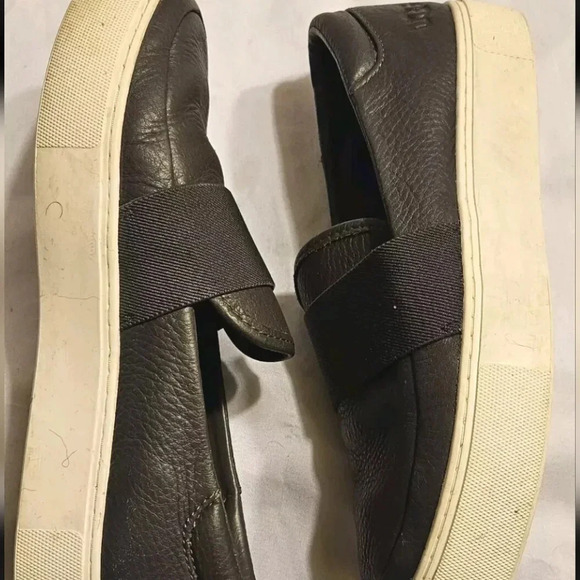 UGG Womens Comfort Loafers Size 7 Grey Leather White Sole Slip on Elastic Strap - Picture 1 of 7